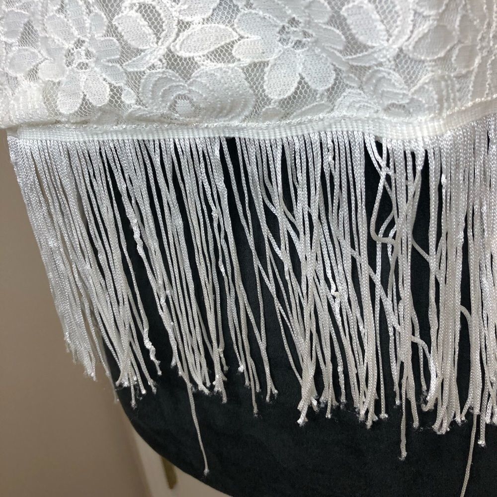 Divide H&M white lace fringed top size x small - Picture 6 of 10